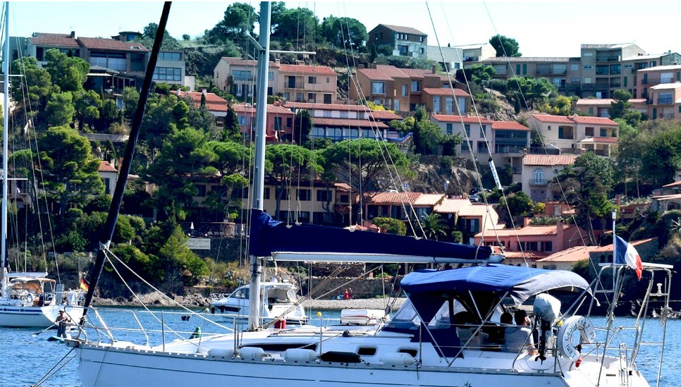 Bateau sur l’étang près de Saint‑Hippolyte